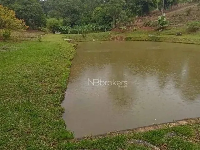 Imagem 3: Chácara com Lago, a Um Passo da Cidade: Conquiste o Seu Espaço no Campo!