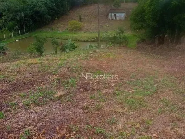Imagem 4: Chácara com Lago, a Um Passo da Cidade: Conquiste o Seu Espaço no Campo!