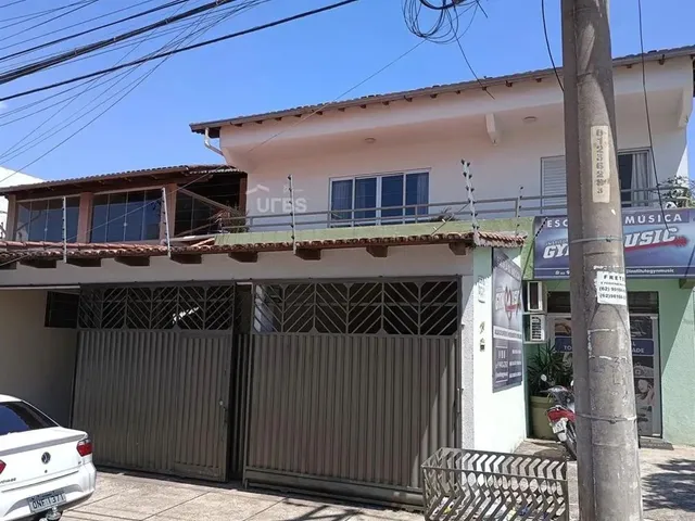 Imagem 13: Casa Residencial e Comercial com 460,33 M², 4 Quartos, Sendo 1 Suíte, Localizada No