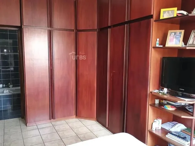 Imagem 8: Casa Residencial e Comercial com 460,33 M², 4 Quartos, Sendo 1 Suíte, Localizada No