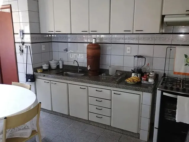Imagem 10: Casa Residencial e Comercial com 460,33 M², 4 Quartos, Sendo 1 Suíte, Localizada No