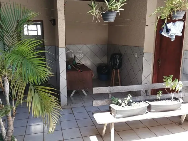 Imagem 12: Casa Residencial e Comercial com 460,33 M², 4 Quartos, Sendo 1 Suíte, Localizada No