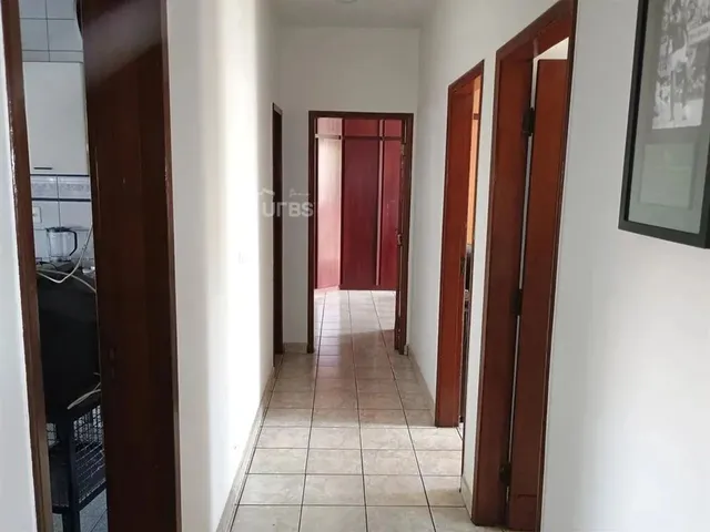 Imagem 4: Casa Residencial e Comercial com 460,33 M², 4 Quartos, Sendo 1 Suíte, Localizada No