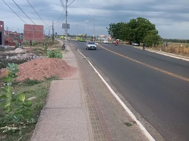 Imagem: Vendo Terreno Av. Poty 87
