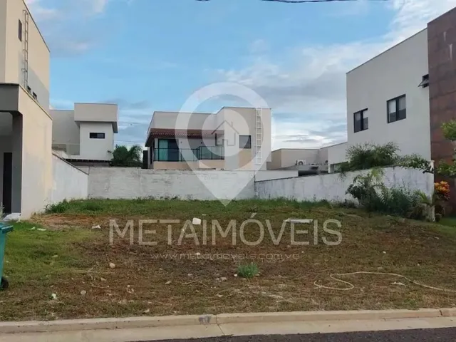 Imagem: Terreno de 303,75 M² em Condomínio de