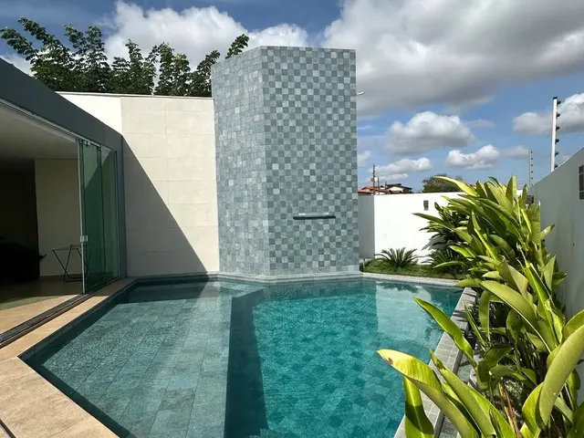 Imagem: A casa possui 4 Dormitórios, 2 Suítes, 4 Banheiros, 2 Vagas