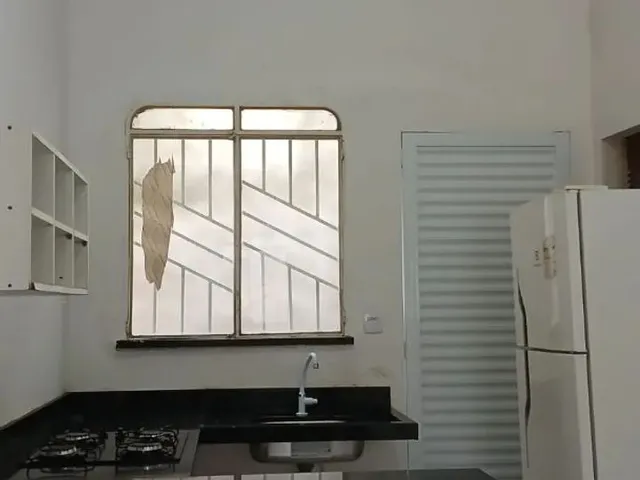 Imagem 4: Imóvel com Renda | Casa + 2 Kitnets + Prédio em Construção