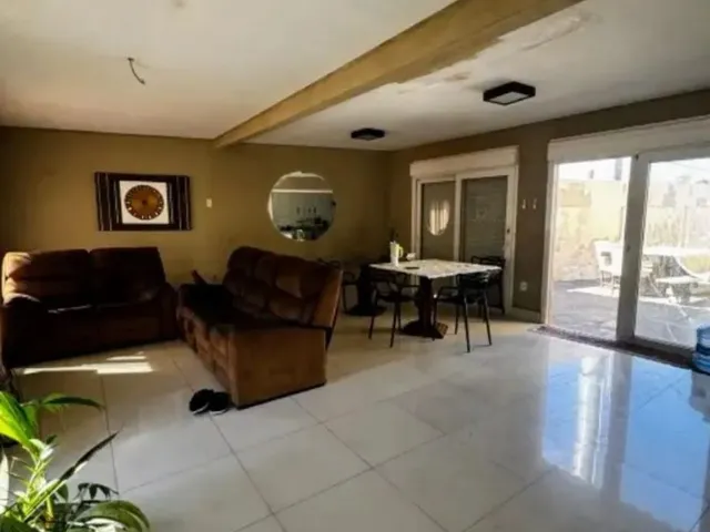 Imagem 2: Vendo Casa - 480M2 - 3Q - 4Bh - Jardim Itália - Placa Solar - Piscina - Rua Sem Saida