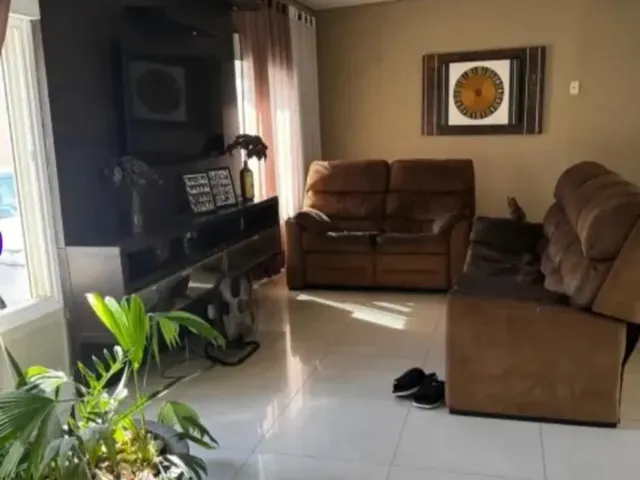 Imagem 12: Vendo Casa - 480M2 - 3Q - 4Bh - Jardim Itália - Placa Solar - Piscina - Rua Sem Saida
