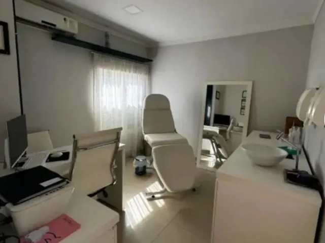 Imagem 11: Vendo Casa - 480M2 - 3Q - 4Bh - Jardim Itália - Placa Solar - Piscina - Rua Sem Saida