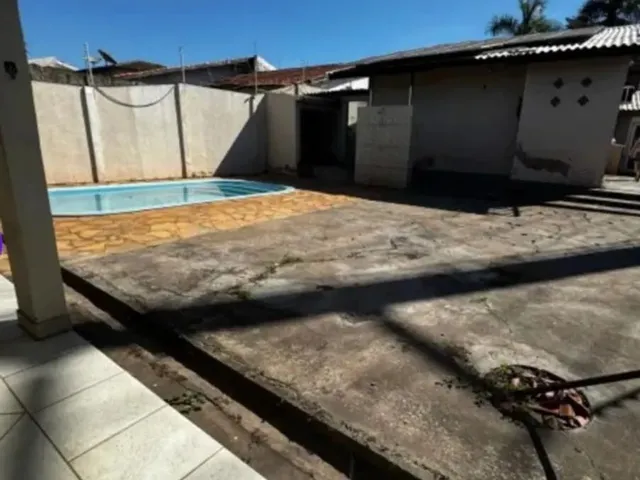 Imagem 8: Vendo Casa - 480M2 - 3Q - 4Bh - Jardim Itália - Placa Solar - Piscina - Rua Sem Saida
