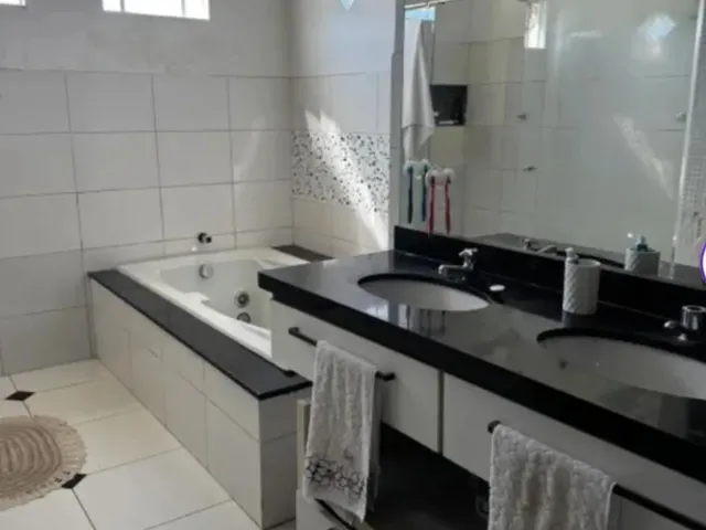 Imagem 3: Vendo Casa - 480M2 - 3Q - 4Bh - Jardim Itália - Placa Solar - Piscina - Rua Sem Saida