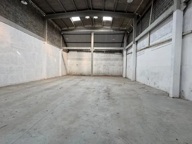 Imagem: SIQUEIRA ALUGA PAVILHÃO / GALPÃO EM BOA