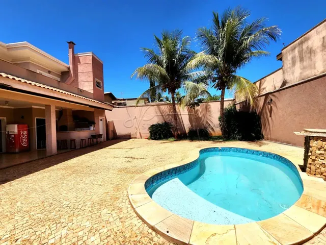 Imagem: A casa possui 4 Dormitórios, 3 Suítes, 5 Banheiros, 5