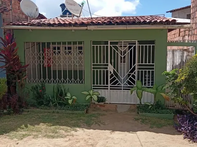 Imagem: A casa possui 2 Dormitórios, 1 Banheiro e está localizado