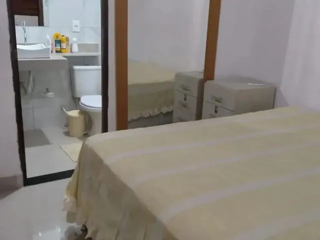 Imagem: A casa possui 1 Dormitório, 5 Suítes, 1 Banheiro, 5 Vagas
