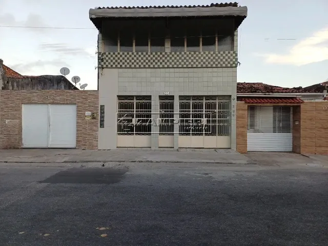 Imagem: A casa possui 5 Dormitórios, 3 Suítes, 5 Banheiros, 3