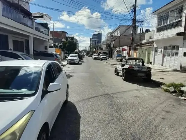 Imagem 2: Imóvel Casa com Primeiro para Venda com 230 Metros Quadrados com 5 Quartos em Pajuçara