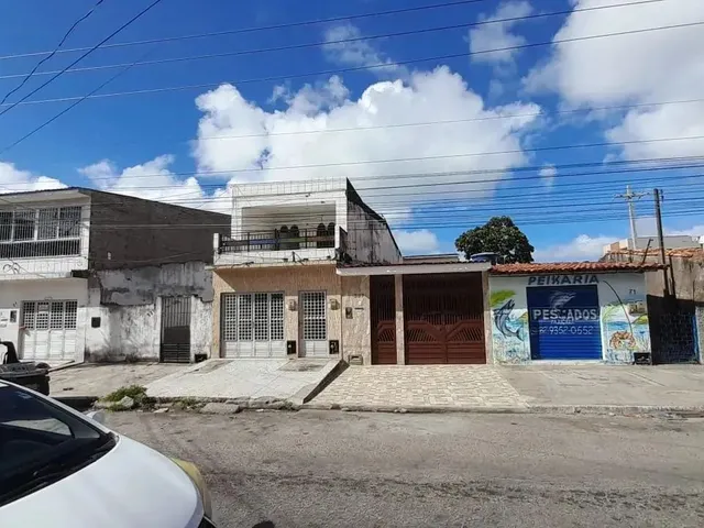 Imagem 5: Imóvel Casa com Primeiro para Venda com 230 Metros Quadrados com 5 Quartos em Pajuçara