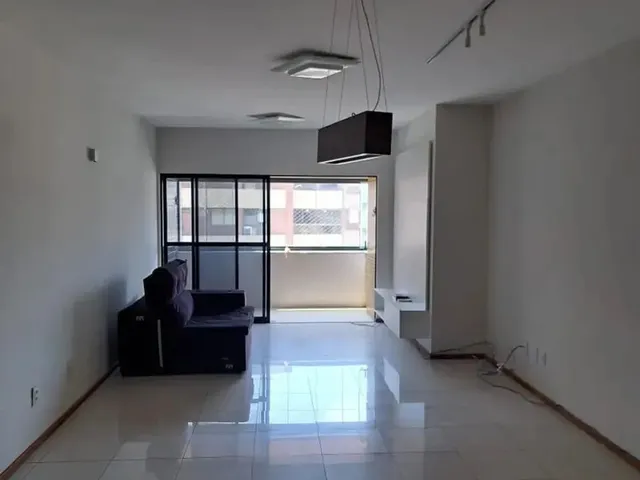 Imagem 8: 03 Suítes com Armários, Lavabo e Varanda, na Ponta Verde