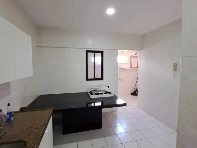 Imagem 11: 03 Suítes com Armários, Lavabo e Varanda, na Ponta Verde