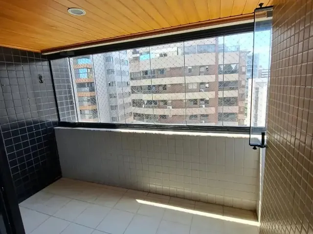 Imagem 6: 03 Suítes com Armários, Lavabo e Varanda, na Ponta Verde
