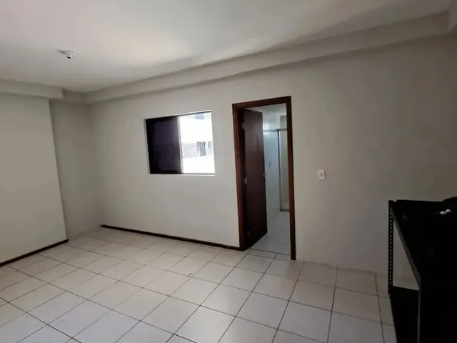 Imagem 4: 03 Suítes com Armários, Lavabo e Varanda, na Ponta Verde