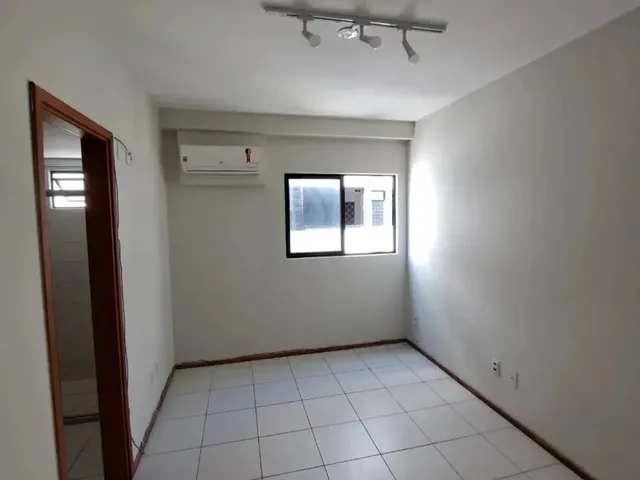 Imagem 9: 03 Suítes com Armários, Lavabo e Varanda, na Ponta Verde