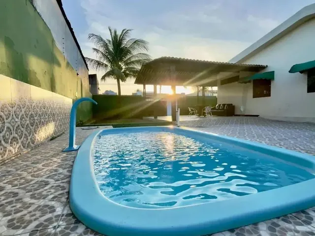 Imagem: A casa possui 4 Dormitórios, 2 Suítes, 2 Banheiros, 3