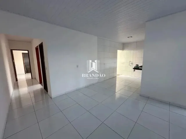 Imagem: A casa possui 2 Dormitórios, 1 Suíte, 2 Banheiros, 2