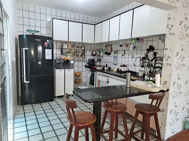 Imagem: A casa em condomínio possui 4 Dormitórios, 3 Suítes, 4