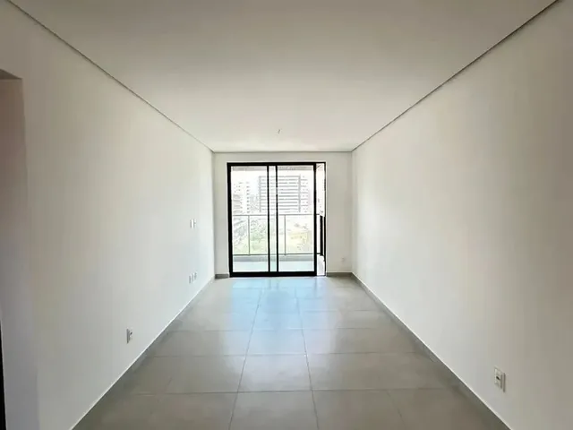 Imagem: O apartamento possui 2 Dormitórios, 1 Suíte, 2 Banheiros,