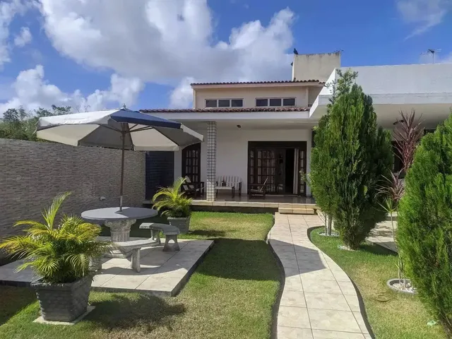 Imagem: A casa possui 4 Dormitórios, 2 Suítes, 3 Banheiros, 3