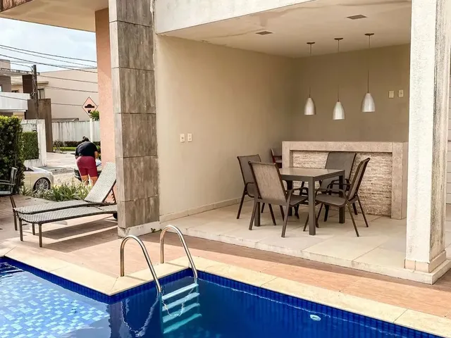 Imagem: A casa em condomínio possui 4 Dormitórios, 3 Suítes, 5