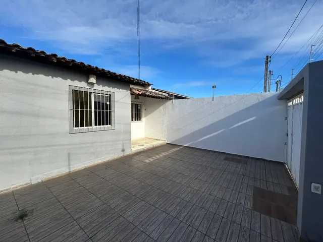 Imagem: A casa possui 2 Dormitórios, 1 Banheiro, 2 Vagas na