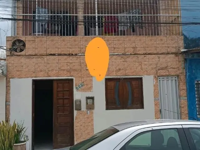 Imagem: A casa possui 5 Dormitórios, 2 Banheiros e está