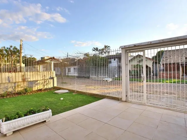 Imagem 5: Casa com Edícula nos Fundos, Total de 5 Dormitórios no Bairro Gloria