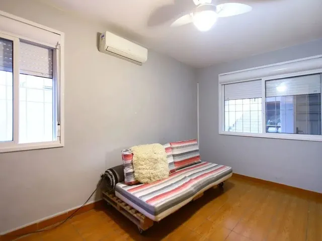 Imagem 7: Casa com Edícula nos Fundos, Total de 5 Dormitórios no Bairro Gloria