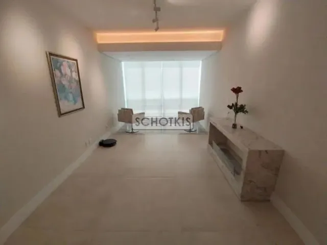 Imagem 15: Imobiliária Schotkis Vende Ampla Cobertura de 02 Dormitórios Semimobiliada, de Frente