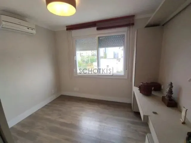 Imagem 13: Imobiliária Schotkis Vende Ampla Cobertura de 02 Dormitórios Semimobiliada, de Frente
