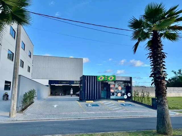 Imagem: O depósito possui 5 Vagas na garagem, 18m² de Área,