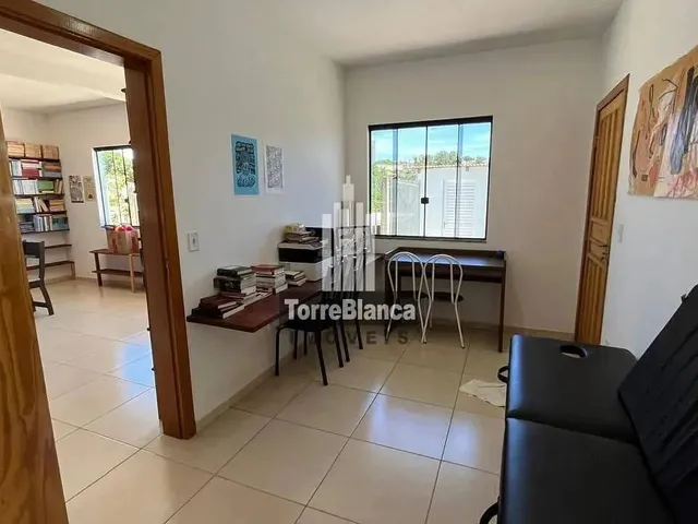 Imagem 9: Venda e Locação - Casa com 3 Quartos, 2 Vagas, Quintal Amplo, 242 M², Próximo Ao