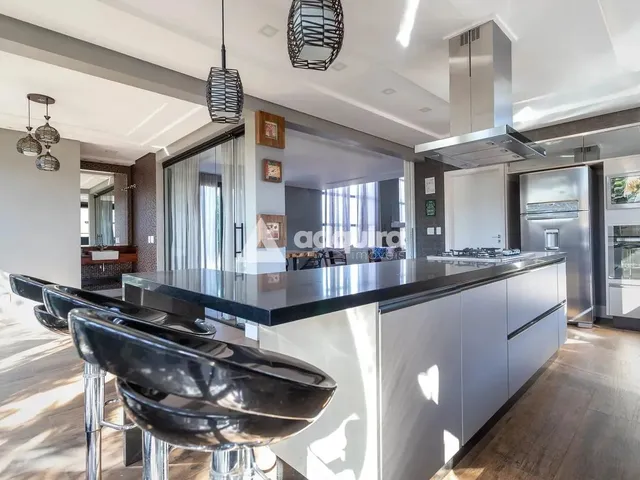 Imagem 13: Casa À Venda e Locação com 4 Quartos, 3 Suites, 2 Vagas, 300M², Jardim Carvalho