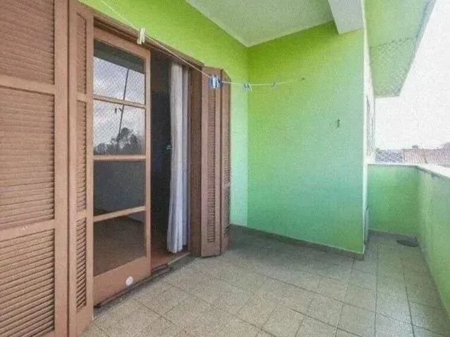 Imagem: A casa possui 5 Dormitórios, 2 Suítes, 5 Banheiros, 5