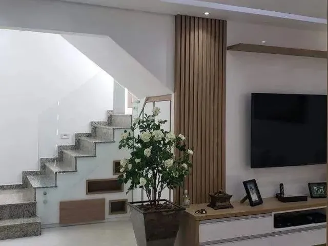 Imagem: A casa possui 3 Dormitórios, 1 Suíte, 2 Banheiros, 3