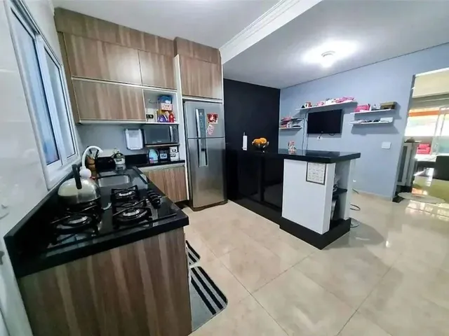 Imagem: A casa possui 3 Dormitórios, 1 Suíte, 2 Banheiros, 2
