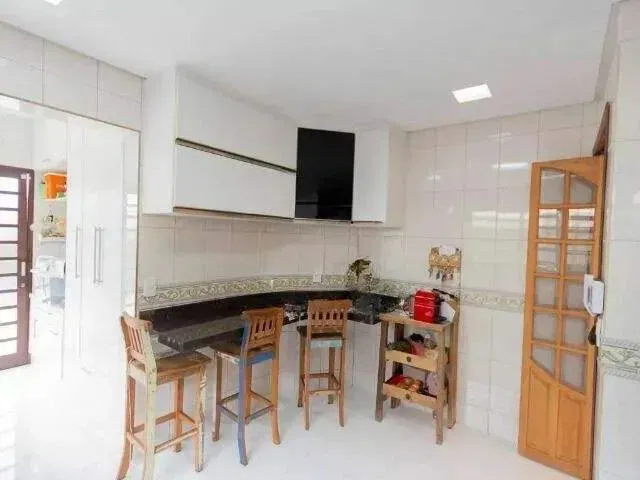 Imagem 3: Sobrado com 3 Dormitórios À Venda, 253 M² por R$ 1.840.000,00 - Campestre - Santo