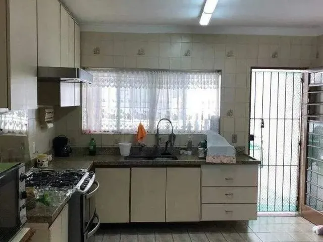 Imagem: A casa possui 3 Dormitórios, 1 Suíte, 2 Banheiros, 2