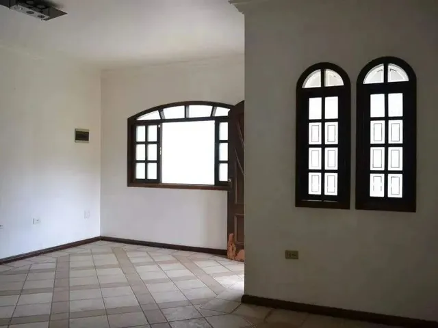 Imagem: A casa possui 3 Dormitórios, 1 Suíte, 3 Banheiros, 2