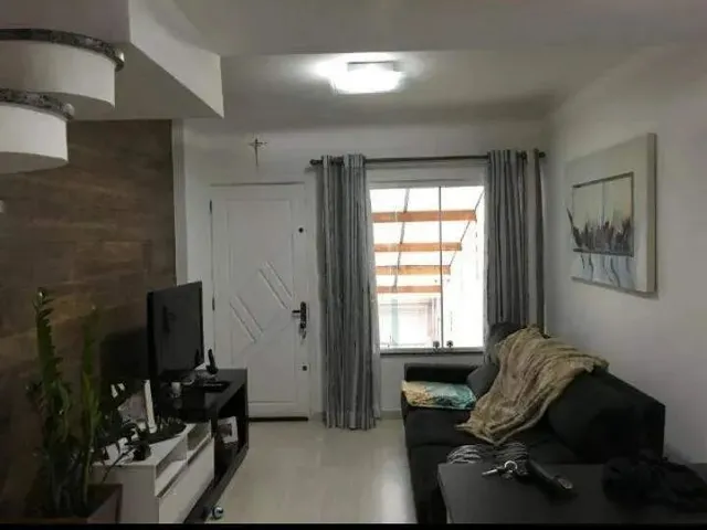 Imagem: A casa possui 3 Dormitórios, 2 Banheiros, 2 Vagas na